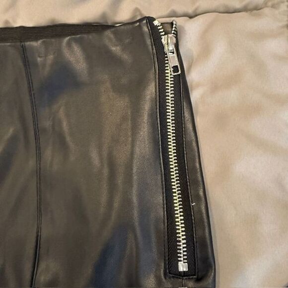 Revamped Faux Leather Leggings Exposed Side Zipper Front Seams Black Size XS - Picture 7 of 11
